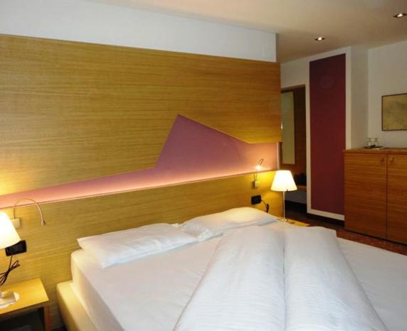 Hotel Cevedale Living Romance Hotel Cogolo Habitación foto