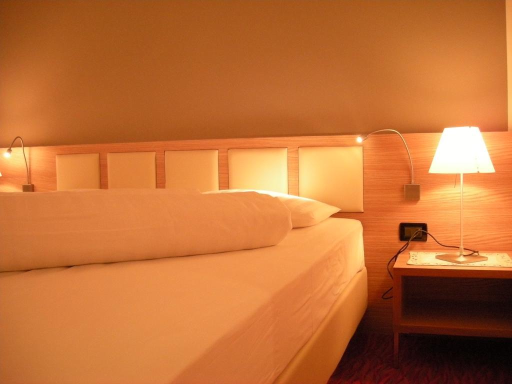 Hotel Cevedale Living Romance Hotel Cogolo Habitación foto