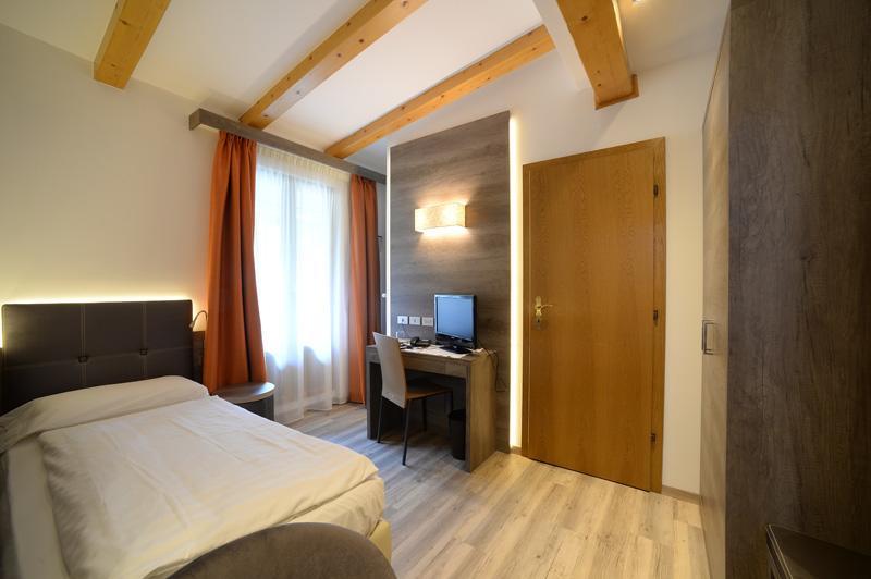 Hotel Cevedale Living Romance Hotel Cogolo Exterior foto